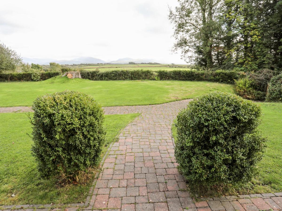 Clynnog House Villa Dwyran Exterior photo